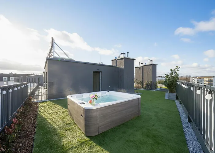 Luxury Sky Jagodno With Jacuzzi Parking & Terrace By Renters Prestige *