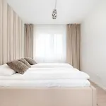 شقة Luxury Sky Jagodno With Jacuzzi Parking & Terrace By Renters Prestige *