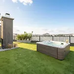 Luxury Sky Jagodno With Jacuzzi Parking & Terrace By Renters Prestige شقة