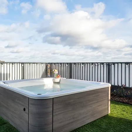 Luxury Sky Jagodno With Jacuzzi Parking & Terrace By Renters Prestige Appartement *